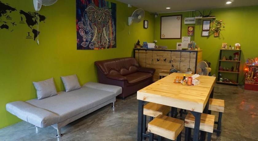 Oyo 730 Meedee Hostel Bangkok Esterno foto