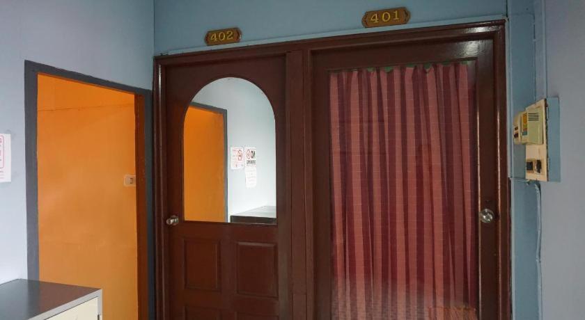 Oyo 730 Meedee Hostel Bangkok Esterno foto